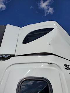 Freightliner Cascadia Sleeper Part for a 2018 Freightliner Cascadia 123
