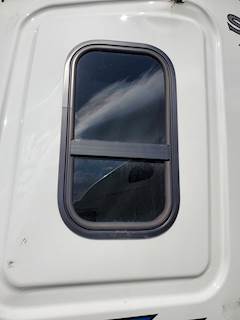 Freightliner Cascadia Sleeper Part for a 2018 Freightliner Cascadia 123