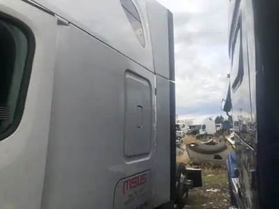 Freightliner Cascadia 126 Sleeper Part