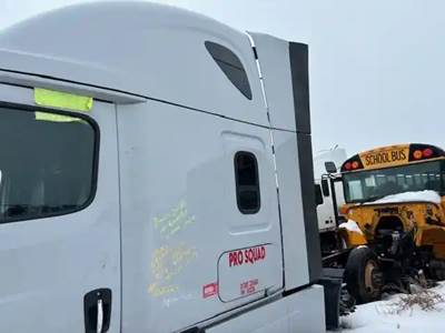 Freightliner Cascadia 126 Sleeper Part