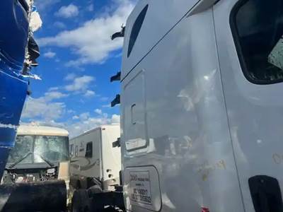 Freightliner Cascadia 126 Sleeper Part