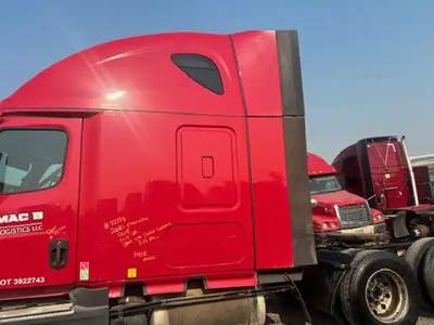 Freightliner Cascadia 126 Sleeper Part