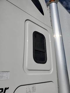 Freightliner Cascadia 132 Sleeper Part