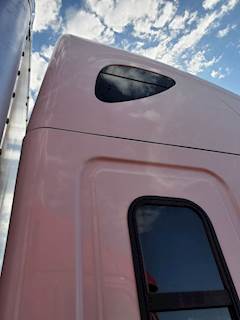 Freightliner Cascadia 132 Sleeper Part