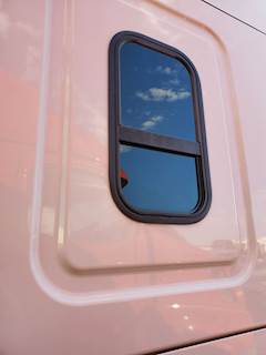 Freightliner Cascadia 132 Sleeper Part