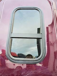 Freightliner Cascadia Sleeper Part for a 2018 Freightliner Cascadia 123