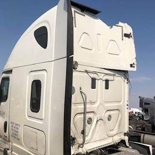 Freightliner Cascadia Sleeper Part
