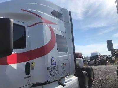 International LT625 Sleeper Part