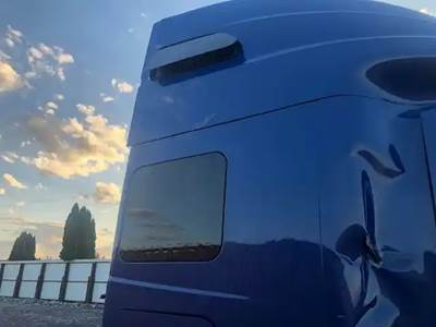 International LT625 Sleeper Part