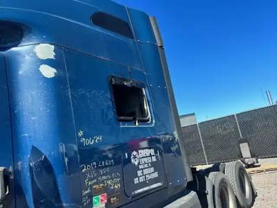 International LT625 Sleeper Part