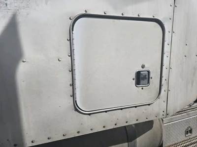 Peterbilt 379 Sleeper Part