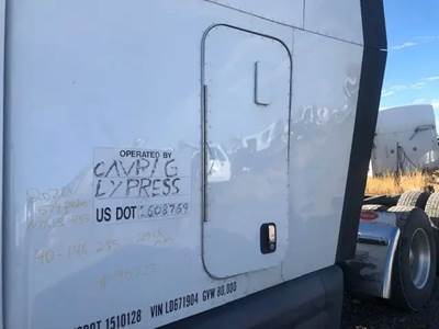 Peterbilt 579 Sleeper Part