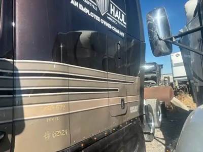 Peterbilt 579 Sleeper Part