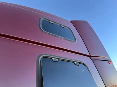 Volvo VNL Sleeper Part