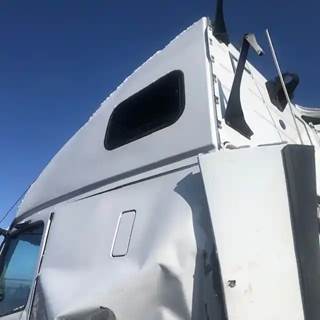 Volvo VNL Sleeper Part