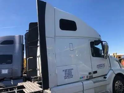 Volvo VNL Sleeper Part