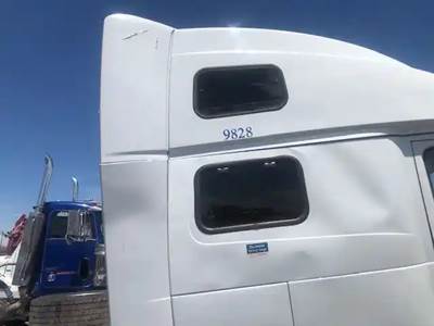 Volvo VNL Sleeper Part