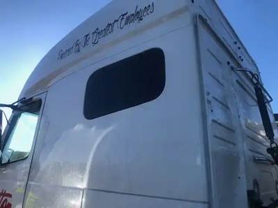 Volvo VNL Sleeper Part