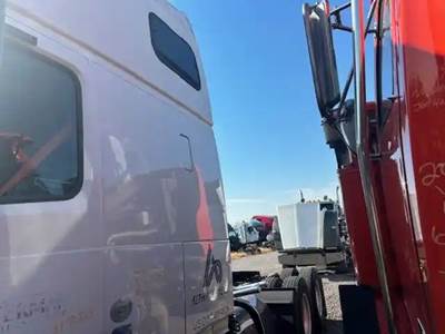 Volvo VNL Sleeper Part