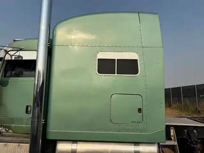 Peterbilt 389 Sleeper