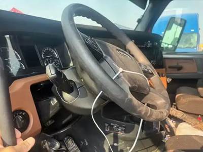 Freightliner Cascadia 126 Steering Column