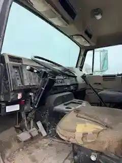 International 8100 Steering Column for a 1994 International F-8100