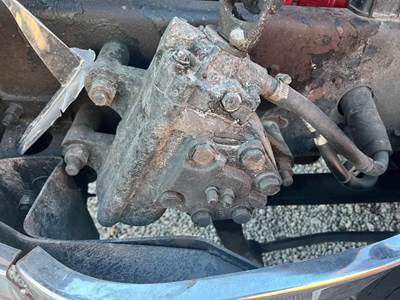 TRW/ROSS THP60 Steering Gear / Rack for a 2003 Volvo VNL