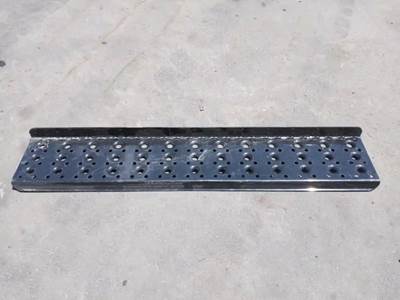 International TranStar 8600 Left Step