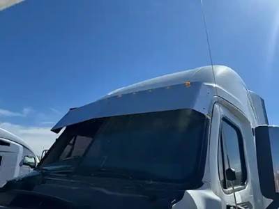 Freightliner Cascadia 125 Sun Visor