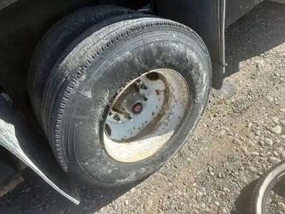 Hendrickson Tag / Pusher Axle for a 2004 Sterling L9500