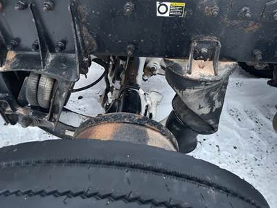 Watson & Chalin Tag / Pusher Axle for a 2006 Peterbilt 379