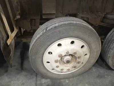 Watson & Chalin Tag / Pusher Axle for a 1999 Peterbilt 378