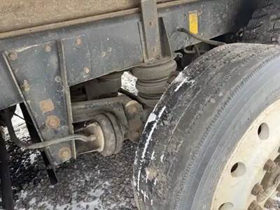 Watson & Chalin Tag / Pusher Axle for a 1999 Kenworth T800