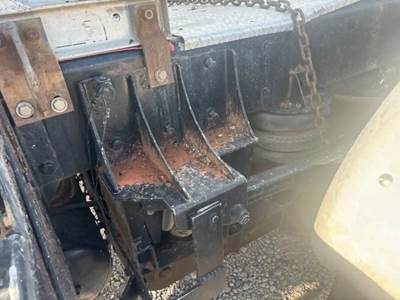 Watson & Chalin Tag / Pusher Axle for a 2006 Kenworth W900