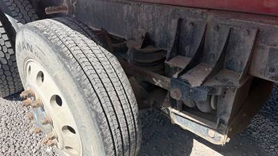 Watson & Chalin Tag / Pusher Axle for a 1998 Kenworth W900