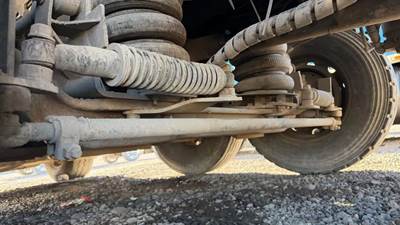 Watson & Chalin Tag / Pusher Axle for a 1995 Kenworth T800