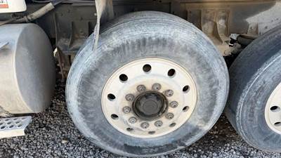 Watson & Chalin Tag / Pusher Axle for a 1995 Kenworth T800