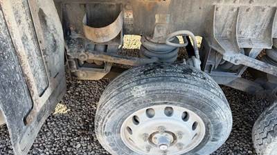 Watson & Chalin Tag / Pusher Axle for a 2005 Peterbilt 357