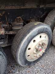 Watson & Chalin Tag / Pusher Axle for a 2006 Kenworth T800