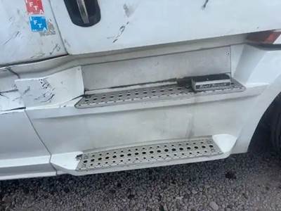 Freightliner Cascadia 126 Right Tank Fairing