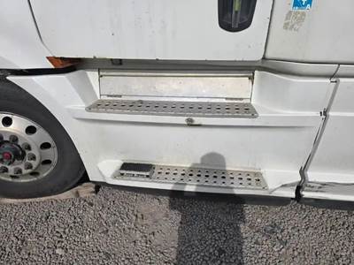 Freightliner Cascadia 126 Left Tank Fairing