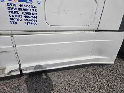 Freightliner Cascadia 126 Left Tank Fairing