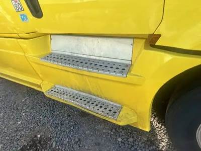 Freightliner Cascadia 126 Right Tank Fairing