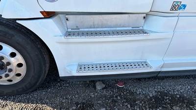 Freightliner Cascadia 126 Left Tank Fairing