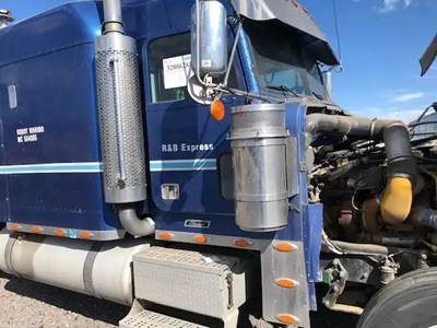 Freightliner FLD120 Classic Tool Box for a 2004 Freightliner Classic 120