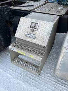 Freightliner FLD120 Classic Tool Box for a 2004 Freightliner Classic 120