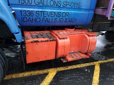 GMC TopKick C6500 Tool Box for a 1996 GMC C6000 Topkick