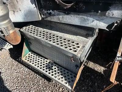 Kenworth T800 Tool Box