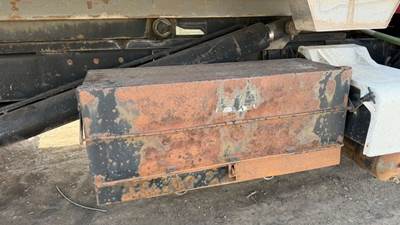 Kenworth T800 Tool Box