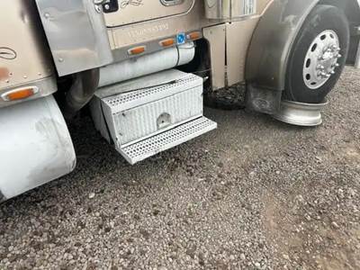 Peterbilt 379 Tool Box